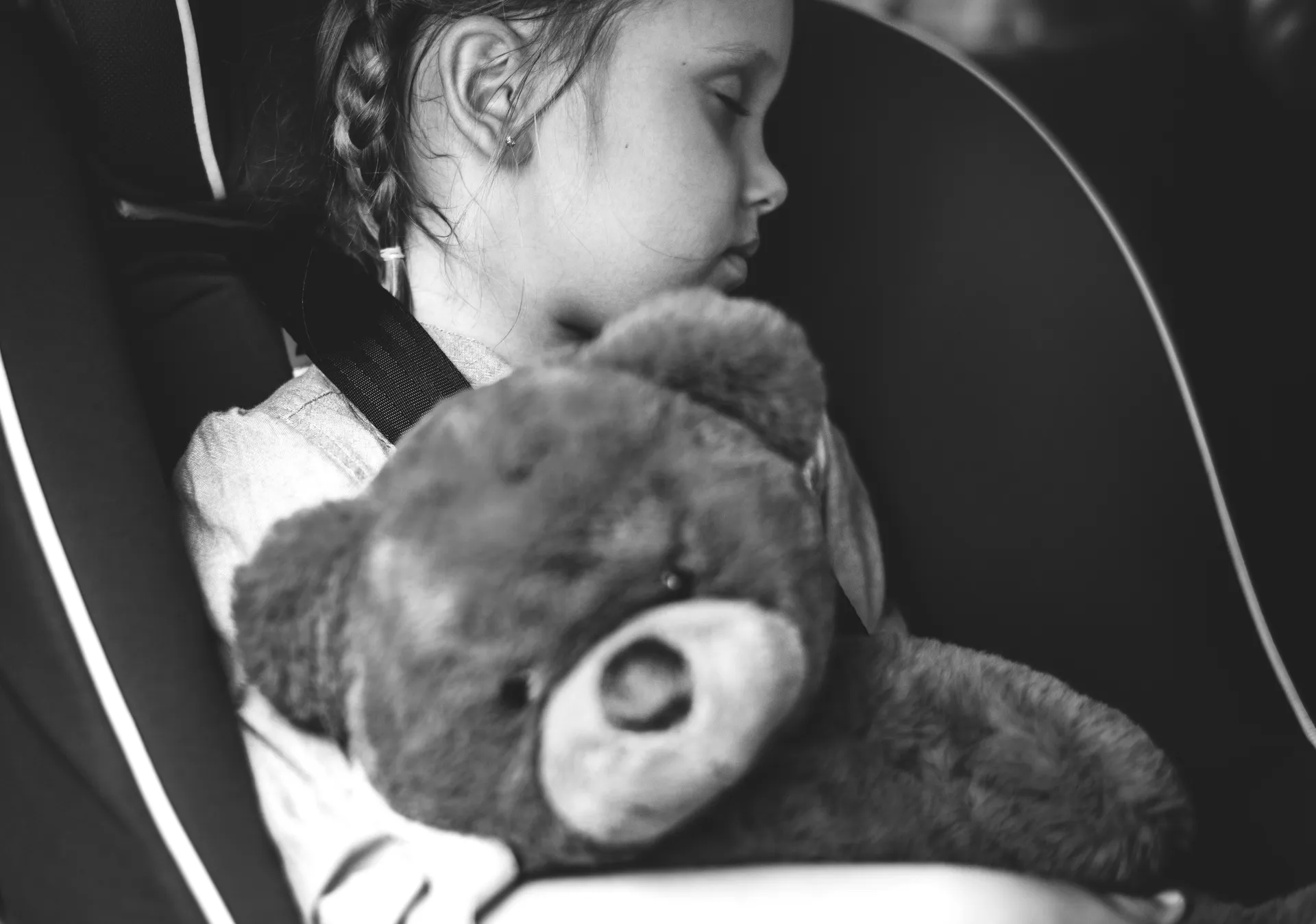 little-girl-sleeping-car